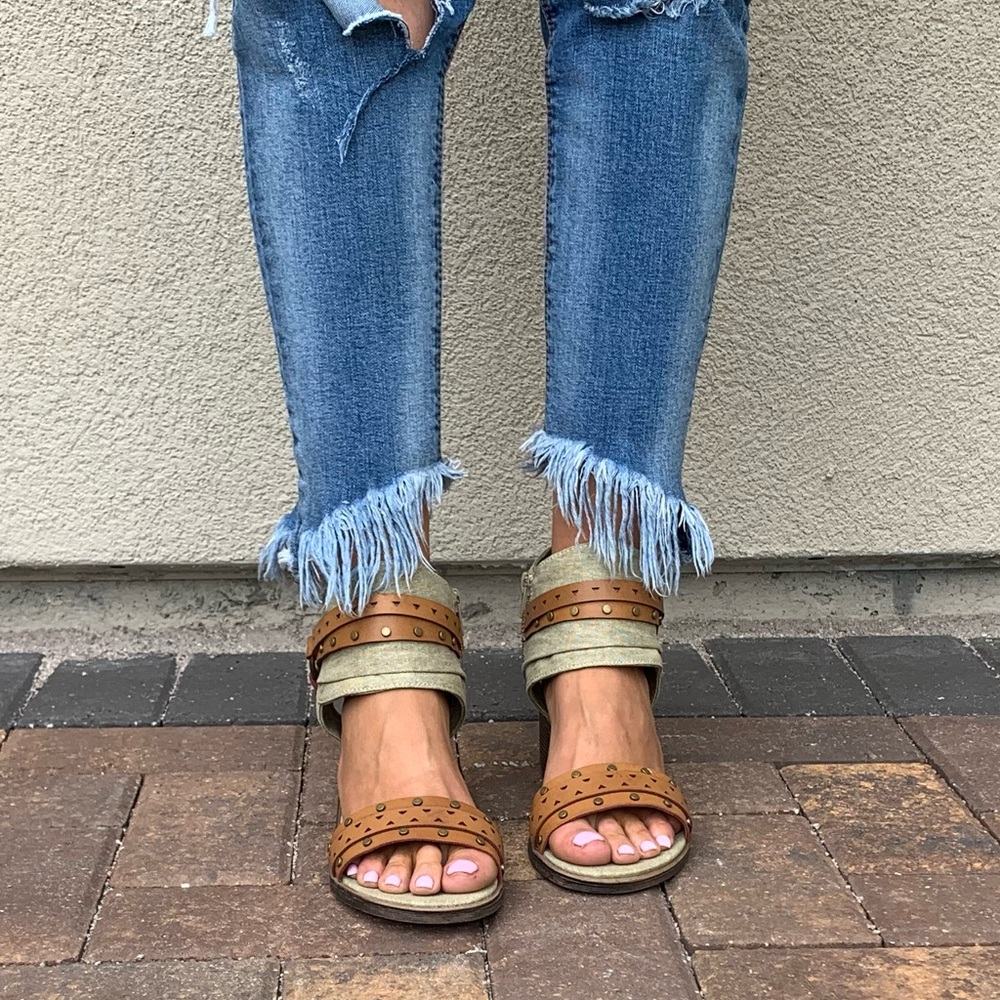 NIB Canvas Harness Boho Kitten Block Heel Sandal - Picture 7 of 8